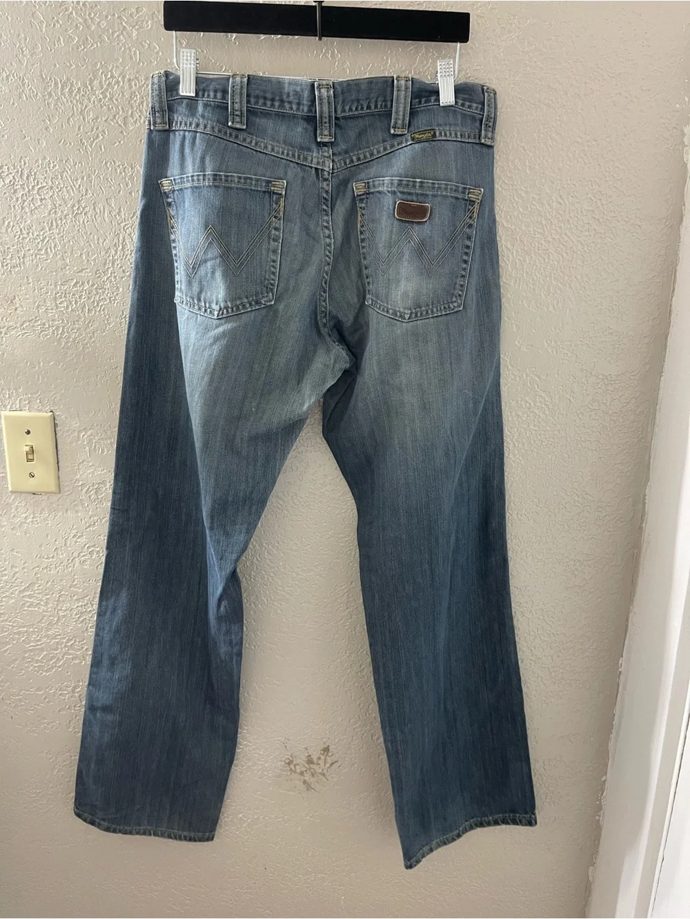 Wrangler Men Straight Distressed Jeans - Faded Blue Wash Size 32X34
